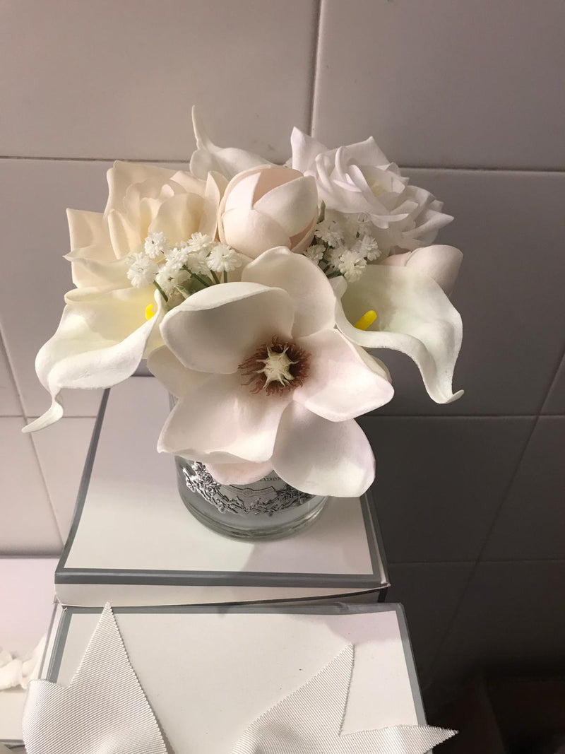 זר פרחים לבן - ואזה שקופה